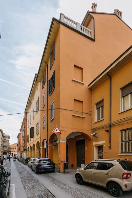 Suite In Via Del Pratello Bologna Exterior photo